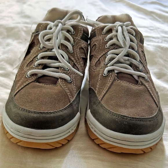 SNEAKERS, BROWN, EQUAL TO LADIES SIZE 8, LACES WITH GROMMETS, BY ALTRA, NEW NEVE - Picture 2 of 10